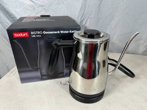lot 17 image: New Bodum 1 liter Electric Kettle