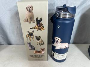 lot 31 image: New Serengeti Vacuum Insulated Stainless Steel Water Bottle - Yellow Lab Dog
