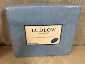 lot 69 image: New Queen Size Sheet Set