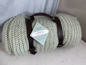 lot 71 image: New Amari Luxury Knit Throw Blanket