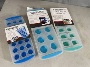 lot 76 image: 6 New Easy Pop-Out Ice Cube Trays