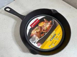 lot 89 image: New 10 inch Cast Iron Skillet