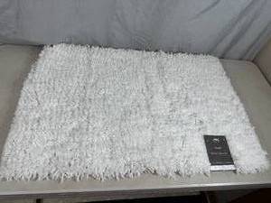 lot 91 image: New Plush Super Soft Bath Mat