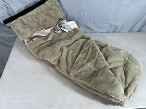 lot 94 image: New Mythology Luxury Faux Fur Throw Blanket
