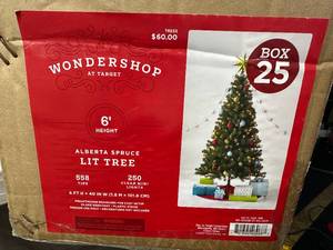 lot 101 image: 6 ft Pre-Lit Christmas Tree