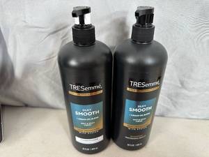 lot 172 image: 2 New Large Bottles of Tresemme Shampoo and Conditioner