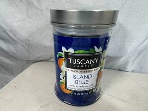 lot 261 image: New 18 oz Tuscany Premium Candle with Essential Oils