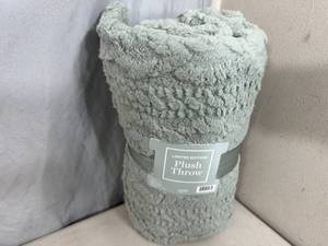 lot 311 image: New Ulta Limited Edition Plush Throw Blanket