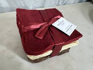 lot 314 image: New Pack of 12 Signature Classics Wash Cloths