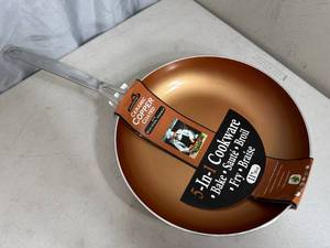 lot 318 image: New 11 inch Ceramic Copper Coated Frying Pan