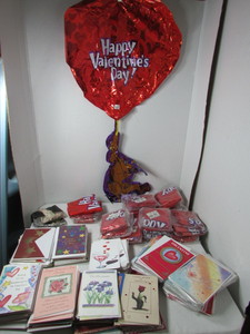 lot 29 image: Valentines Day Items