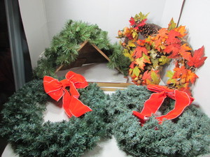 lot 46 image: Christmas Lot