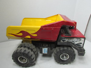 lot 179 image: Vintage Mighty Tonka Truck