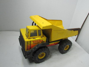 lot 180 image: Vintage Mighty Tonka Truck