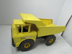 lot 181 image: Vintage Mighty Tonka Truck