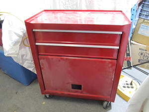 lot 7 image: TOOL CABINET on CASTERS