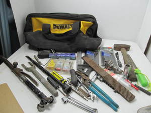 lot 11 image: Dewalt Tool Bag