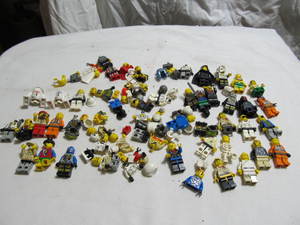 lot 152 image: Vintage Lego Figures