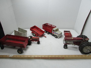 lot 226 image: Vintage Ertl Farm Implement Toys