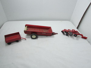 lot 228 image: Vintage Ertl Toys