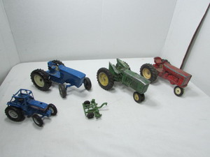 lot 229 image: Vintage Ertl Tractor Toys