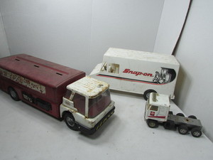 lot 237 image: Vintage Toys
