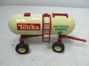 lot 204 image: Tonka Maisto Tanker Trailer