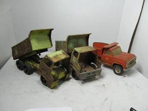 lot 207 image: Tonka Dump Trucks