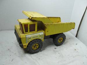 lot 210 image: Tonka Dump Truck
