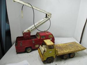 lot 211 image: Tonka Fire Truck and Flatbed