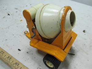 lot 217 image: Tonka Cement Trailer
