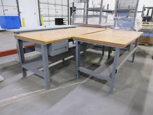 lot 623 image: METAL, ADJUSTABLE HEIGHT,  U-LINE PACKING TABLES