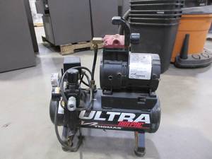 lot 672 image: THOMAS ULTRA AIR PAC- AIR COMPRESSOR