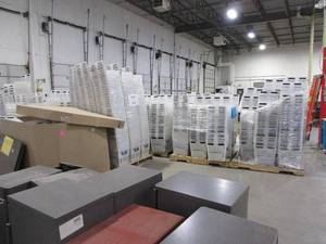 lot 680 image: PALLETS AND PALLETS OF FOLDING PLASTIC BINS