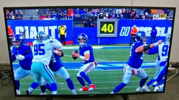 lot 2 image: 84 Philips BDL8470QU 4K Ultra HD (UHD) U-Line Commercial Display with Remote Control and HDMI Cable