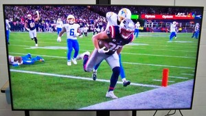 lot 54 image: 65 Samsung QB65R HDR 4K UHD (Ultra-High Def) Commercial Smart LED Display