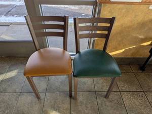 lot 33 image: (2) COMMERCIAL DINING CHAIRS (GREEN & TAN)