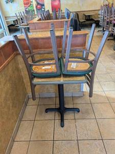 lot 6 image: COMMERCIAL DINING TABLE WITH CHAIRS (GREEN)