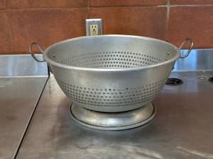 lot 94 image: COMMERCIAL STAINLESS STEEL OVERSIZED FOODSTRAINER