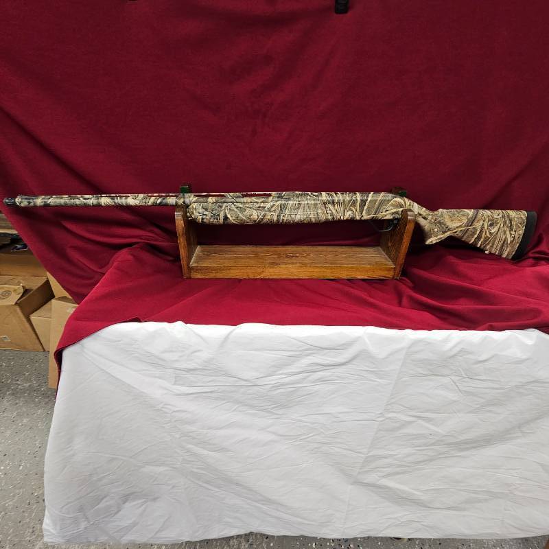 lot 1 image: Winchester Sx4 Cammo, 1 yr old 12ga, 6 Hunts on It