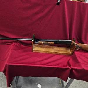 lot 81 image: Ithica 37 Featherweight 12Ga, Full Vent Rib, 95% Condition