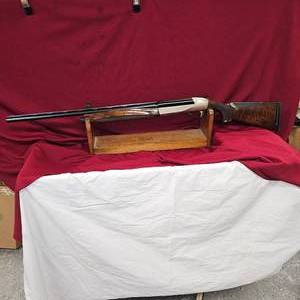 lot 14 image: Benelli Ethos 12 Ga, Used on two hunts, as new, in box