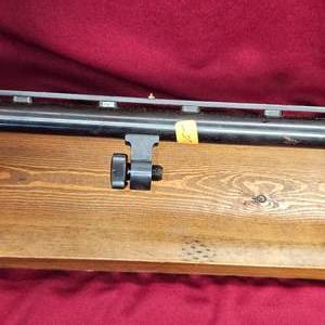lot 21 image: Mossberg 500 20Ga, Like New, Barrel w C-Tube