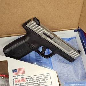 lot 23 image: Smith and Wesson 9mm Pistol, Model SD9 2.0 Stainless,  New in Box