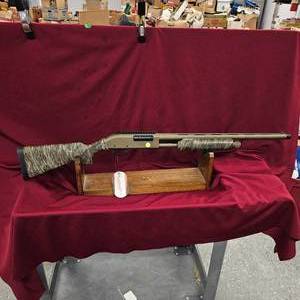 lot 33 image: Remington 870 Copy by Radical Firearms, Like New in Box, 12 Ga, 24 3 Choke Tubes, Scope Rail, Cammo