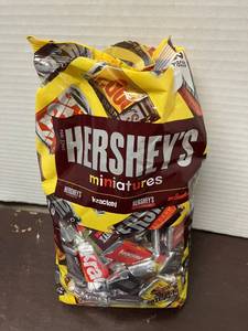lot 82 image: Hersheys Miniatures