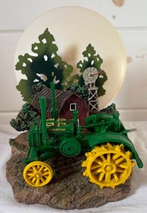 lot 47 image: John Deere General Purpose Tractor Night Light