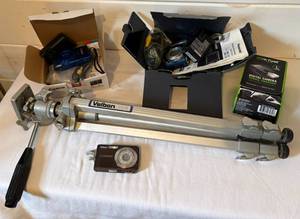 lot 122 image: Miscellaneous Used Home Photography Cameras and Tripod