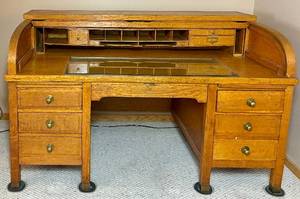 lot 26 image: Cootey Blodgett Co. Vintage Roll-Top Desk