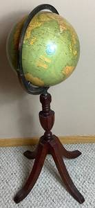 lot 41 image: Kuching Furniture MFG CO. Vintage 12 Globe